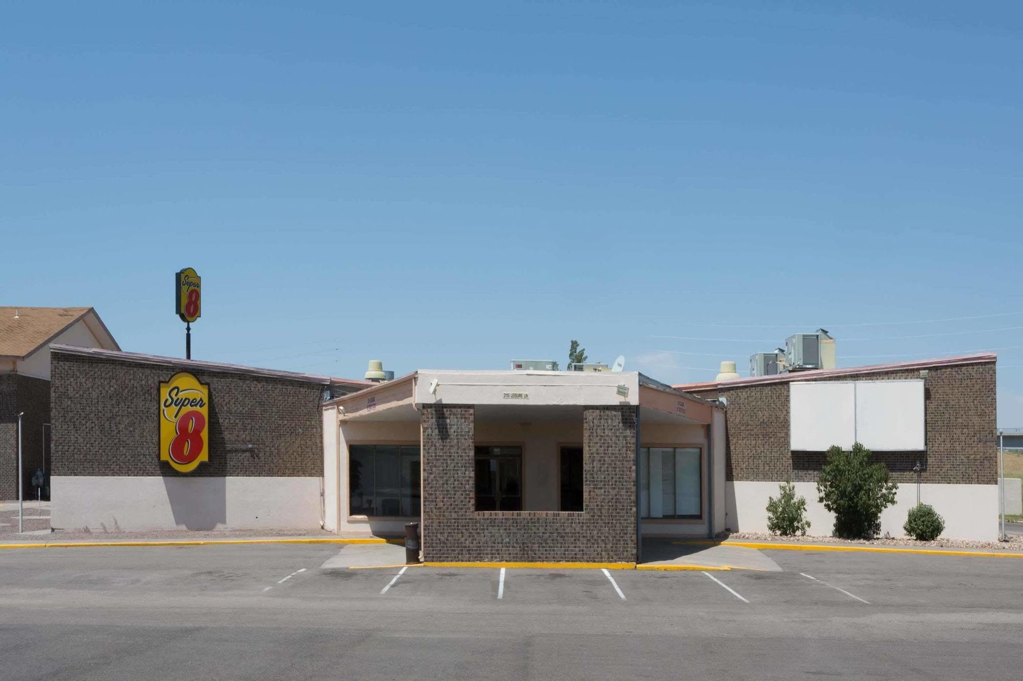 Super 8 By Wyndham Sterling Co Hotel Exterior photo